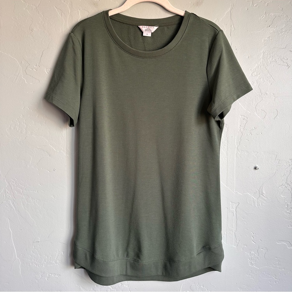 Danskin‎ Women’s Olive Green Short Sleeve Crewneck Tunic Tee Small EUC